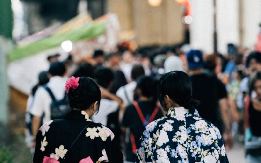 Why Japanese People Queue So Beautifully